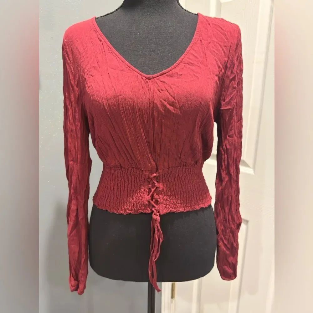 HollisterโDeep Red RuchedโBlouse